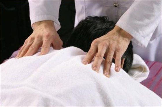 低頭族的福音，五個(gè)小動(dòng)作教你遠(yuǎn)離頸椎病
